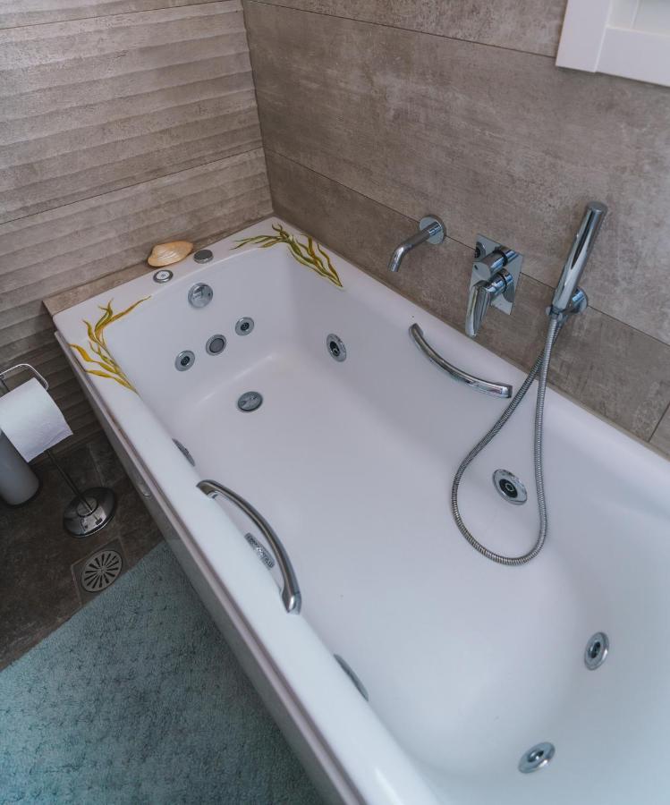 Lux House With Outdoor Jacuzzi And Sea View In Santorini Apartment Emporio  Exterior photo